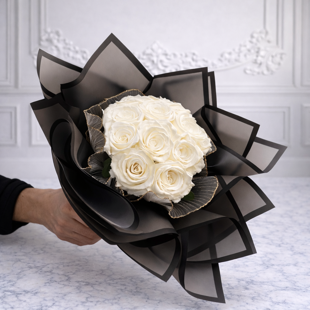 Bouquet of 10 white preserved roses